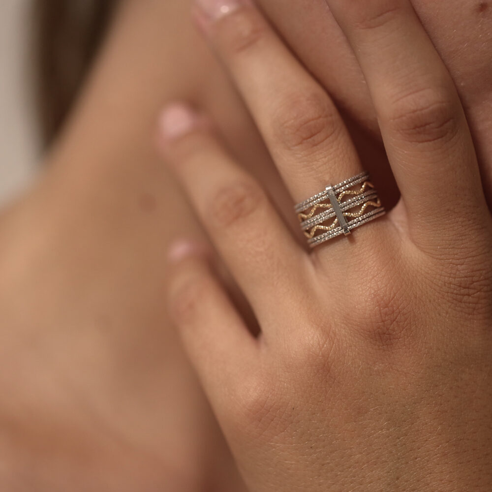 Alternative view of Bague argent dorée rhodié anneaux ondulés