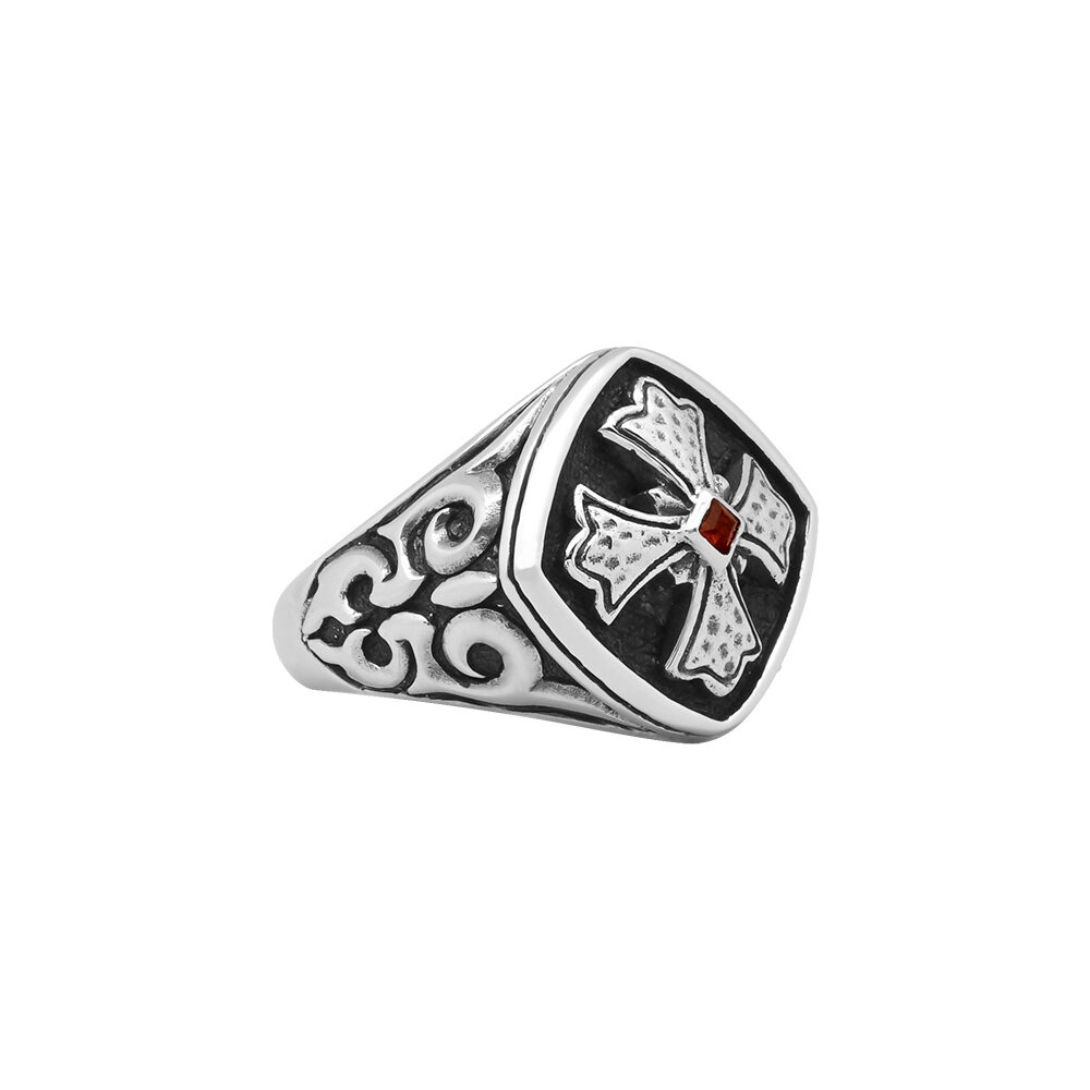 Alternative view of Bague chevalière homme argent croix de malte et grenat