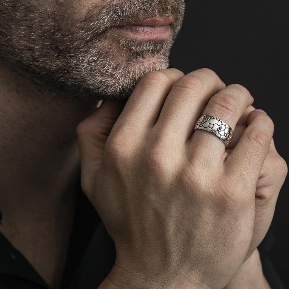 Alternative view of Bague homme argent écaille moderne