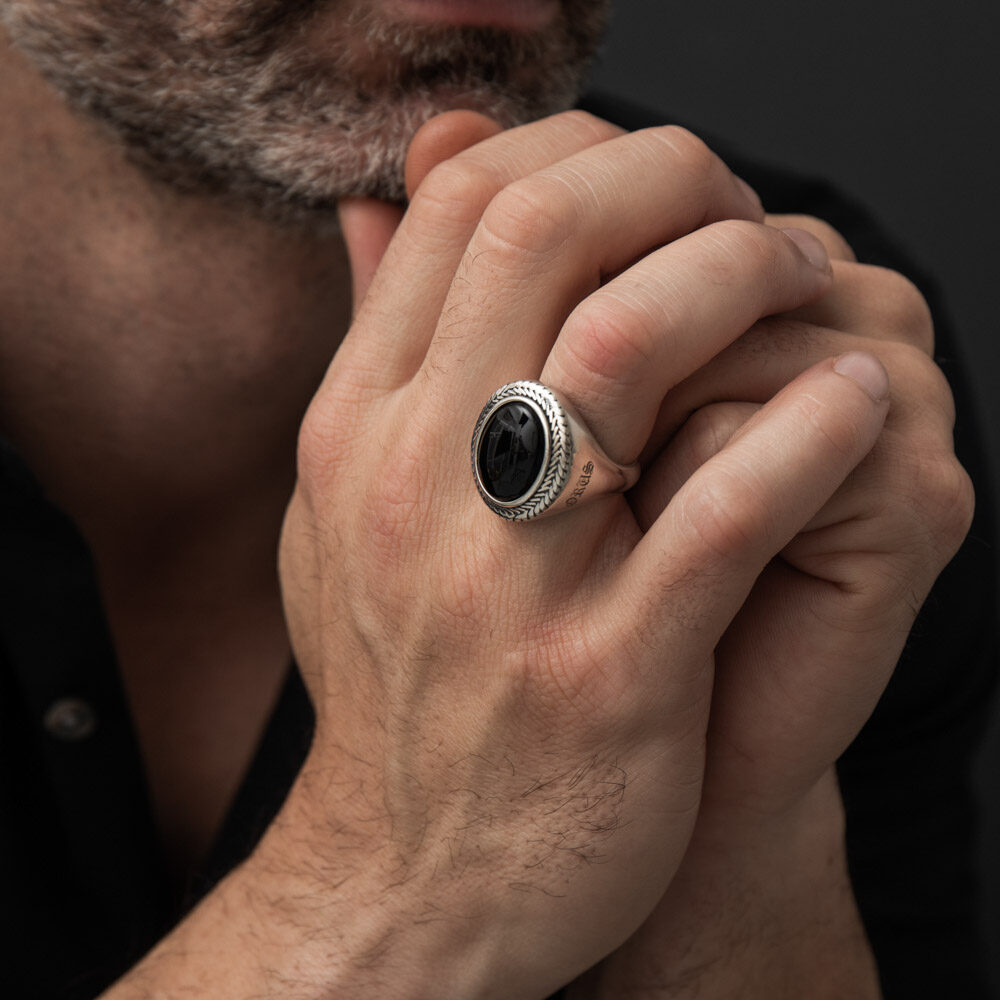 Alternative view of Bague homme argent pierre onyx bouddha