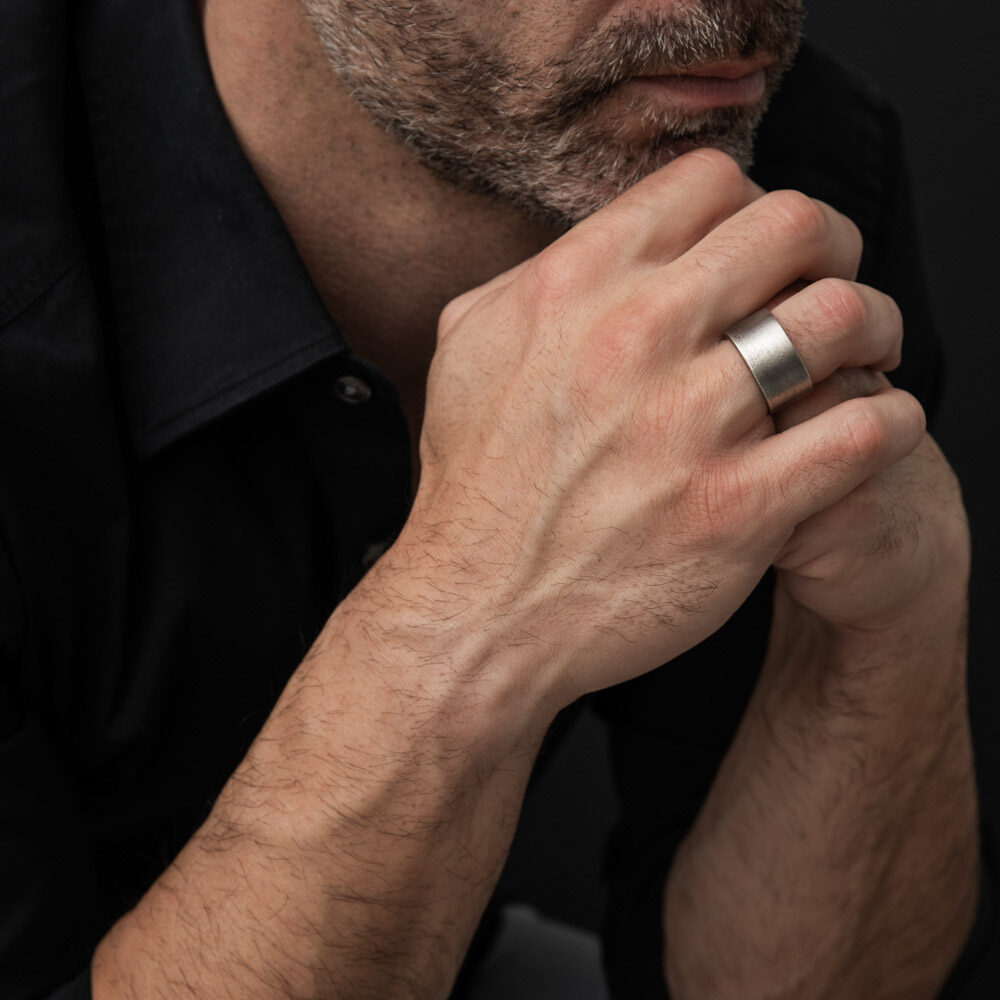 Alternative view of Bague homme jonc argent vieilli