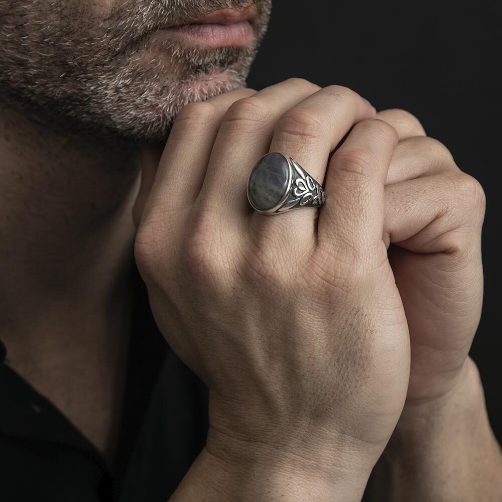 Alternative view of Bague homme symbol argent labradorite