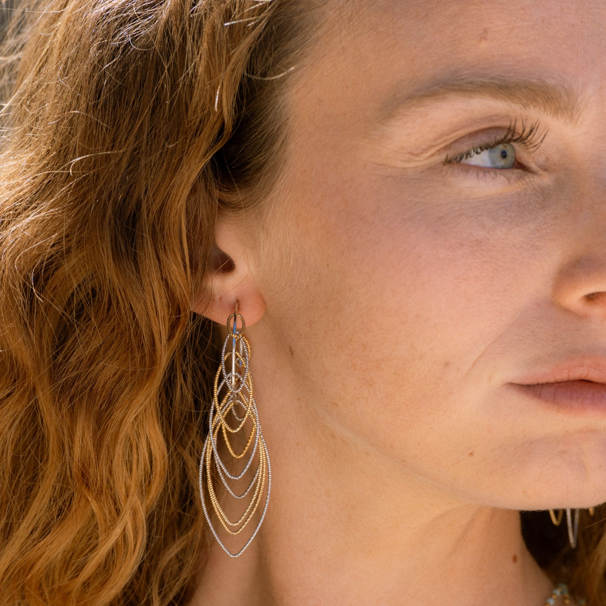 Boucles d'oreilles en argent doré bicolore multi ovale – Image 3