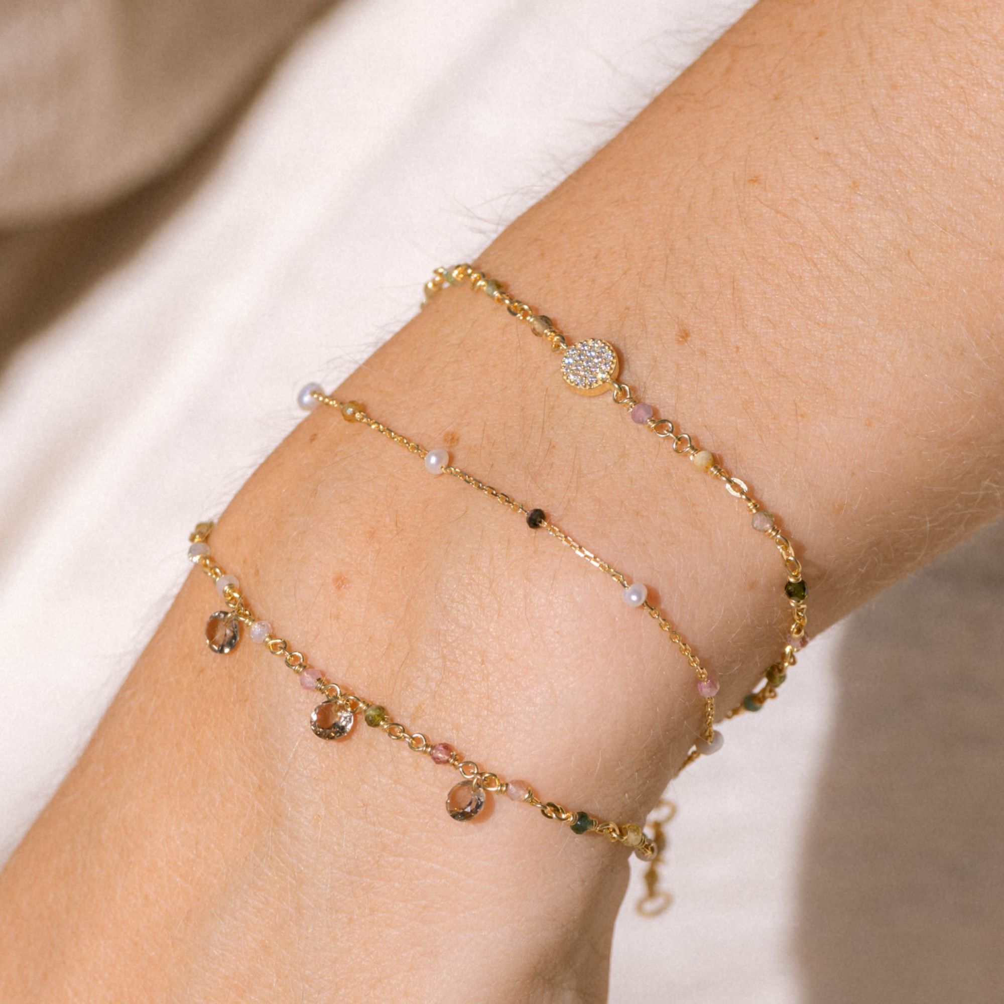 Bracelet argent doré médaillon serti blanc et pierres multi-tourmaline – Image 2