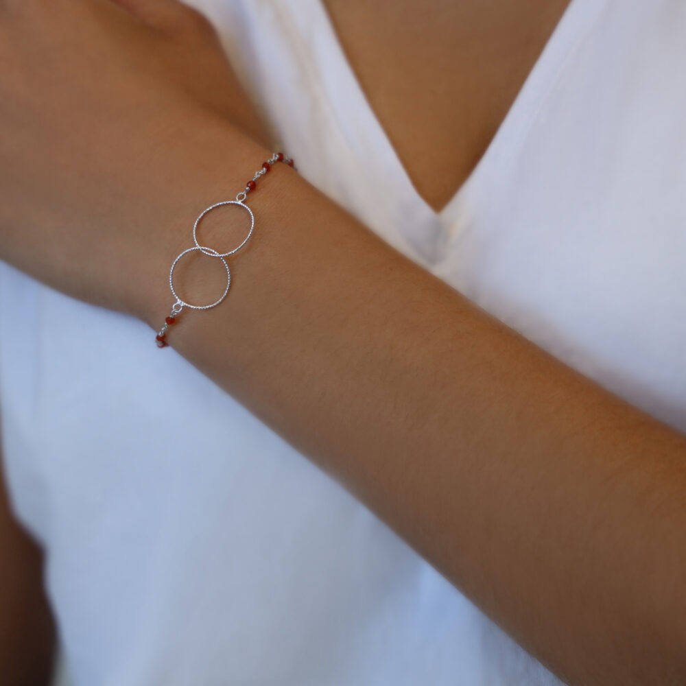 Alternative view of bracelet argent rhodié double rond et pierre rouge