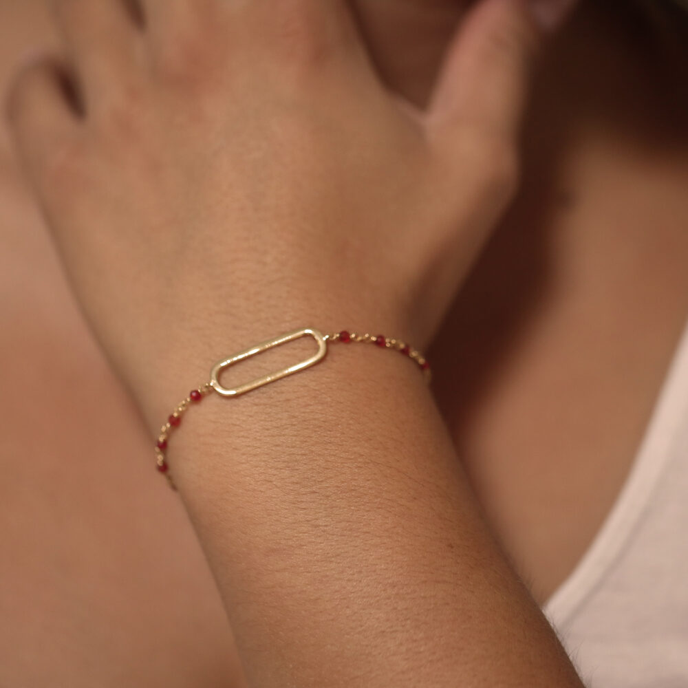 Alternative view of Bracelet en argent rhodié lingot pierres rouges