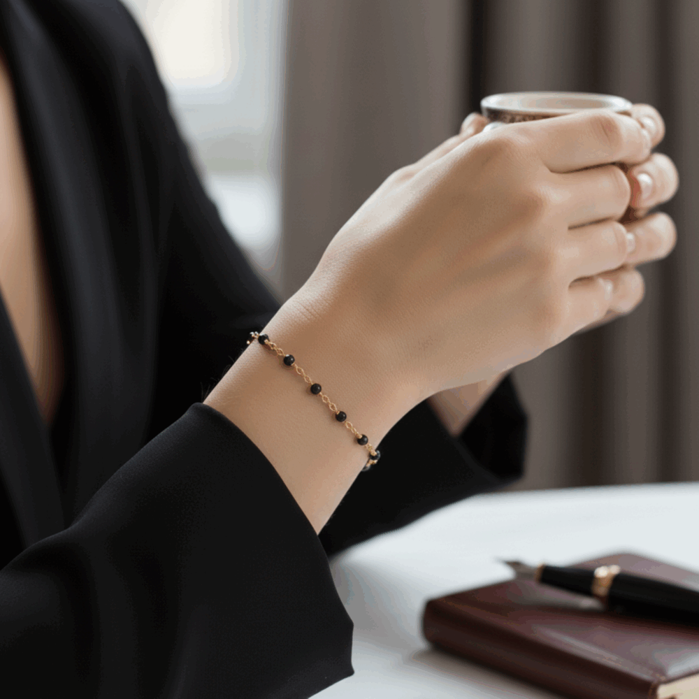 Alternative view of Bracelet en argent doré pierres noires