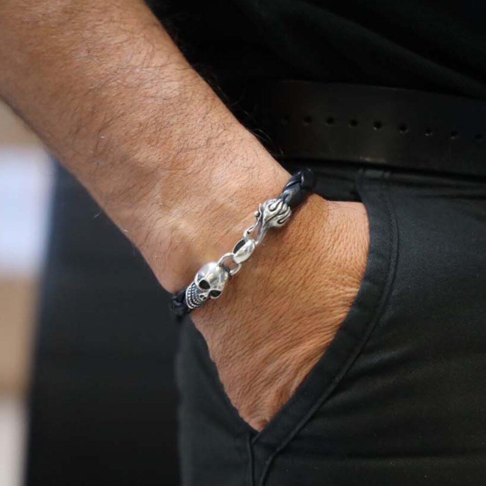Alternative view of Bracelet homme cuir tête de mort marron et argent