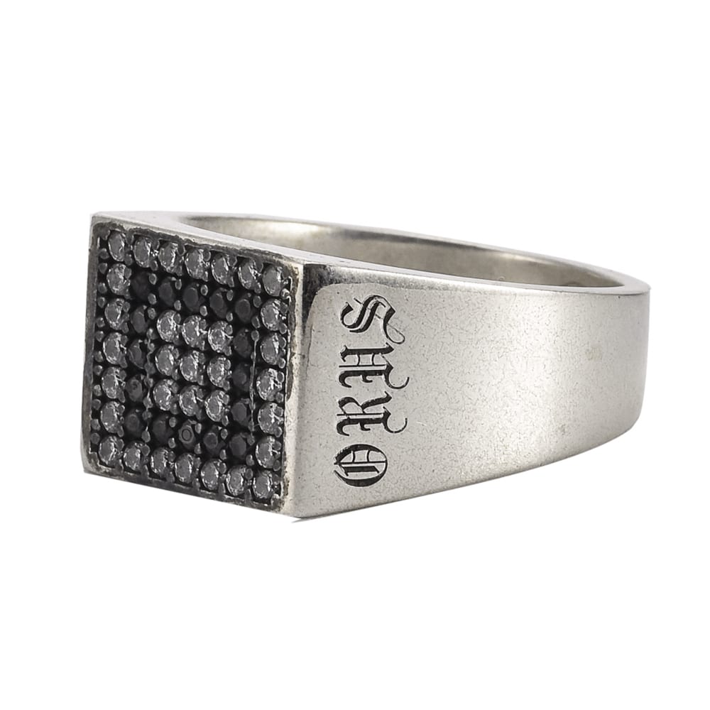 Alternative view of Chevalière argent moderne et géometrique pavée pierre noire et blanche