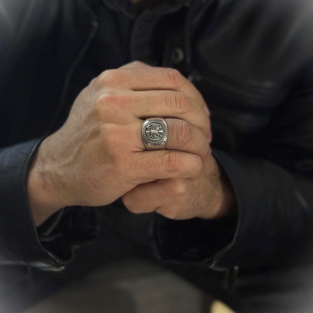 Alternative view of Chevalière homme aigle royal argent