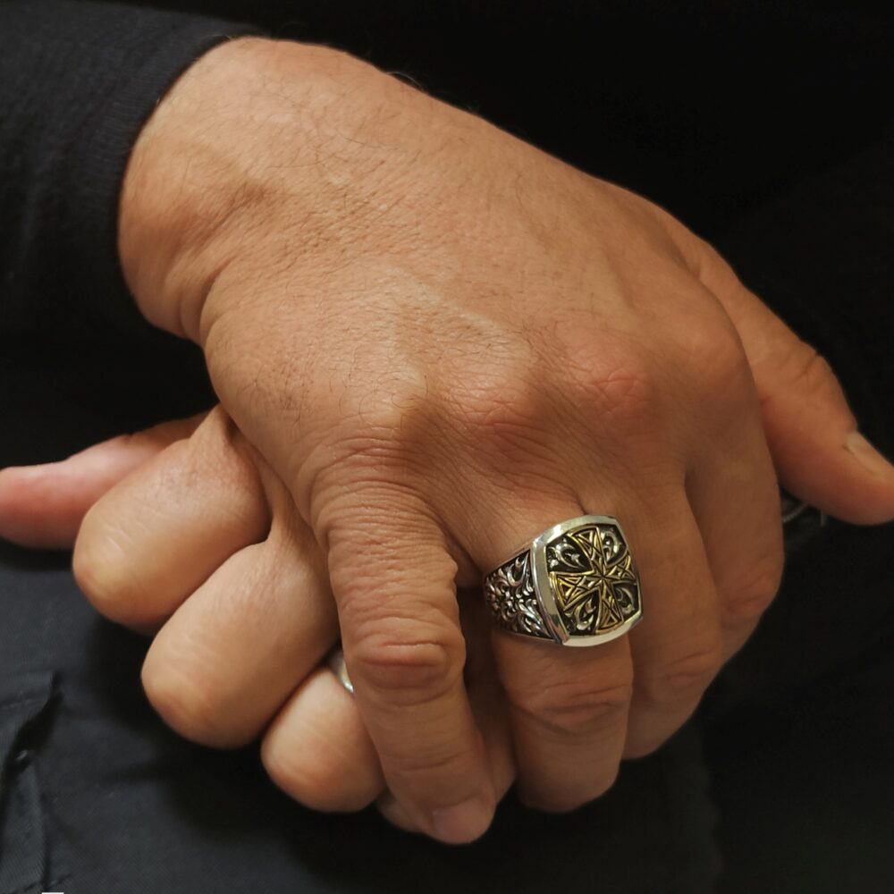 Alternative view of Chevalière homme croix de fer argent bronze