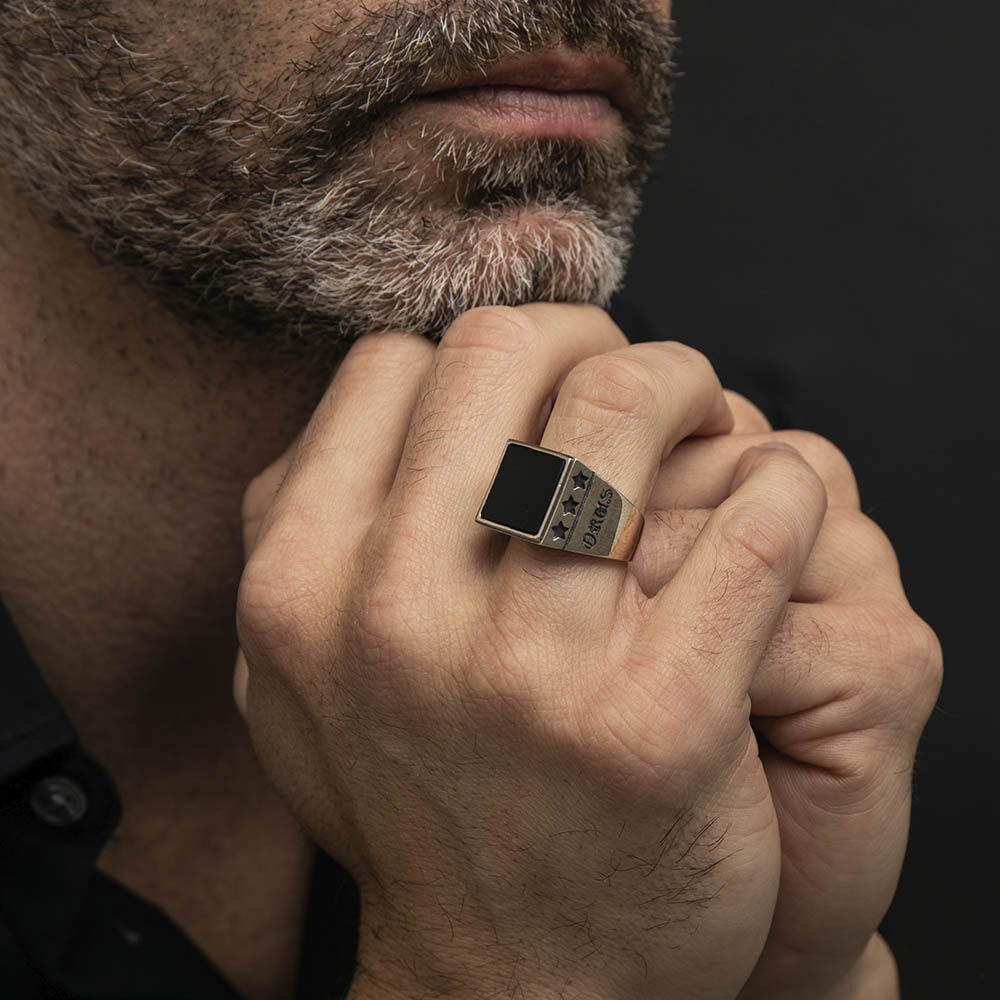 Alternative view of Chevalière homme étoiles onyx argent