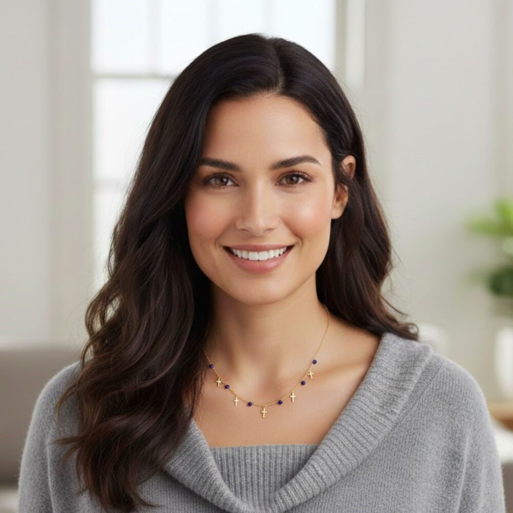 Alternative view of Collier argent doré croix et perles naturelles blanches