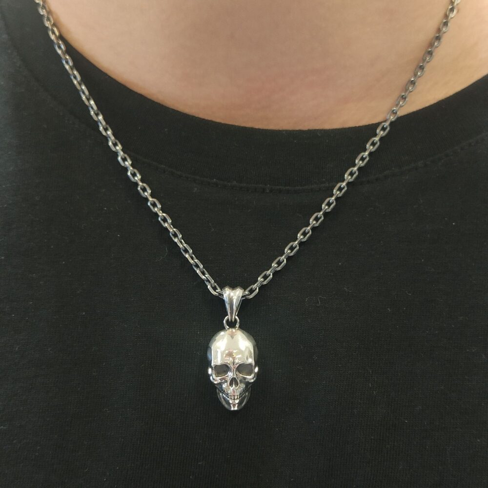Alternative view of Collier argent tête de mort pure