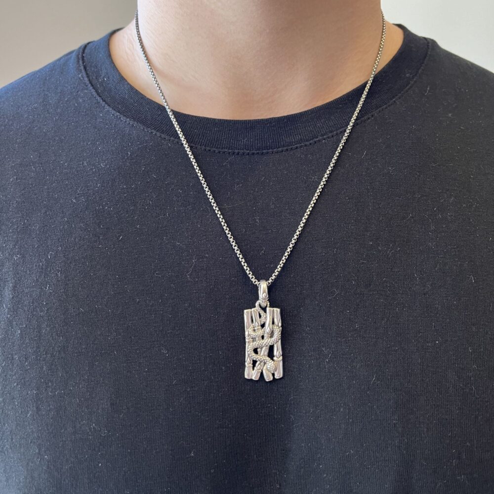 Alternative view of Collier homme argent serpent et bambou